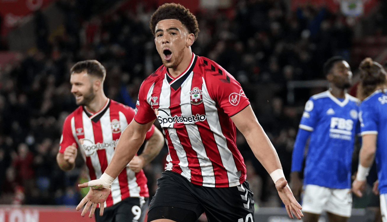 关于法甲冲刺阶段走向成谜；那不勒斯完成体检；球迷炸锅；团队化学反应显著的信息