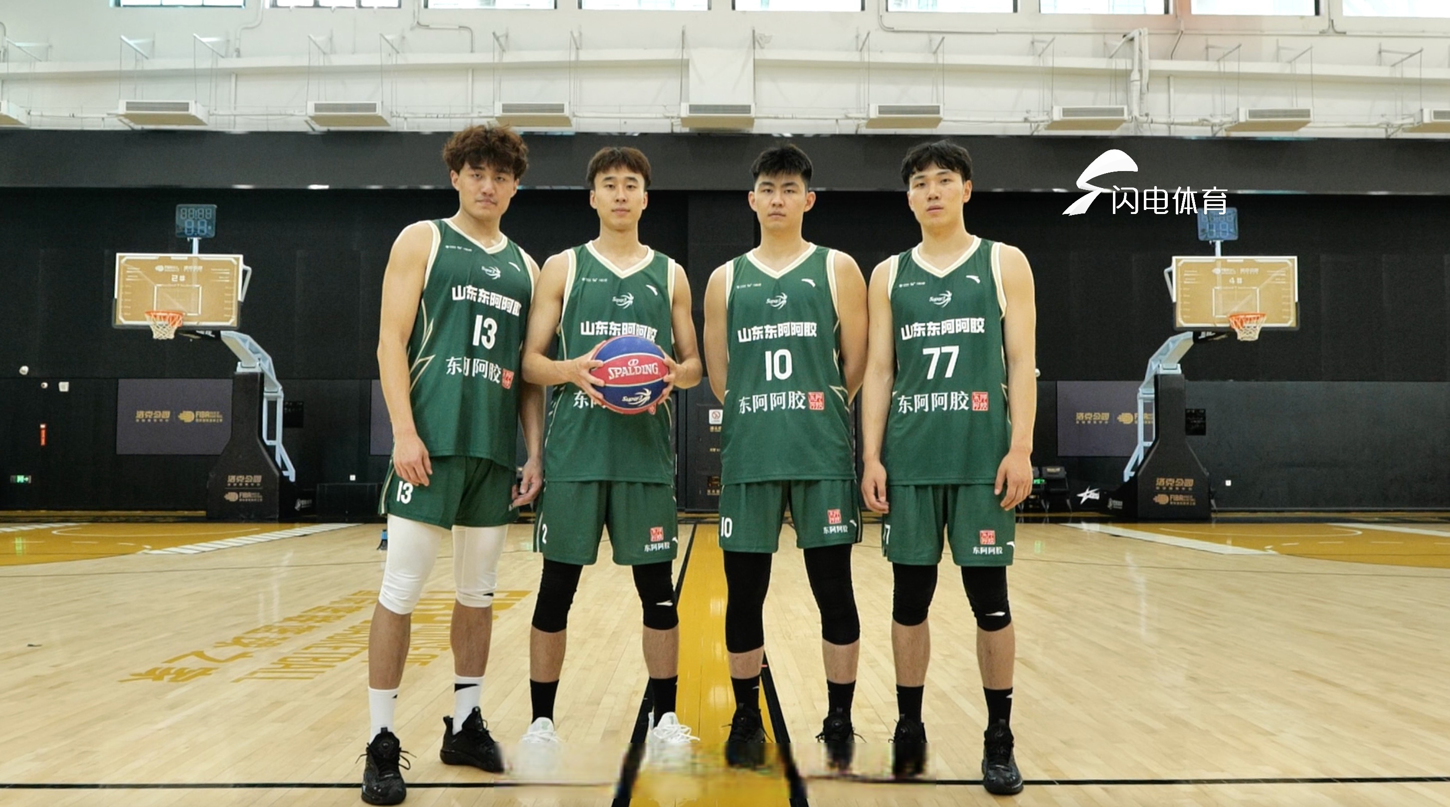 今晚体能课后，上海海港远射贴柱备战欧联，底气十足，阵容厚度经受考验 