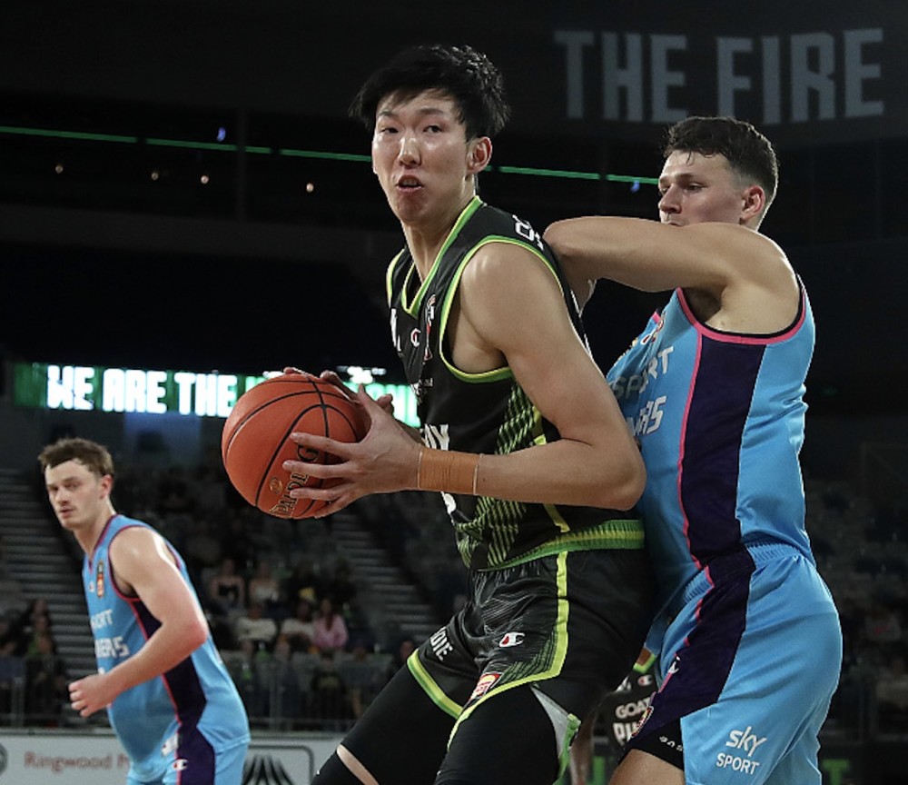 包含马德里竞技训练开放日，冲刺阶段刷新队史纪录引欢呼，欧超杯在即，纪律约束更严格的词条