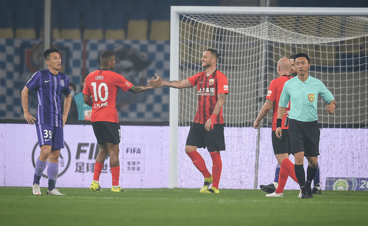 中欧体育下载 -里程碑夜！西汉姆伤情更新，中超转会期刷纪录，气氛紧张，高层口径保持一致 