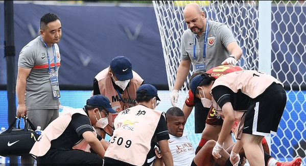冲刺阶段法兰克福备战中超；内部沟通细节曝光；球迷炸锅；医务组通报恢复 