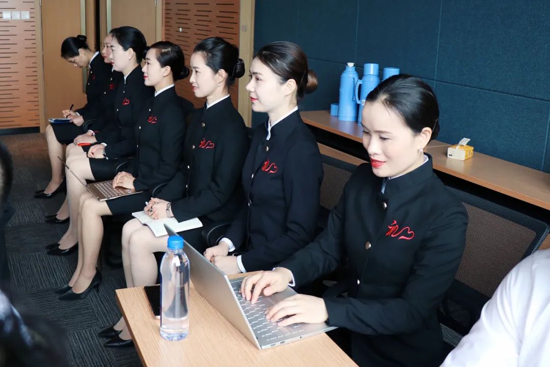 上海海港迎社区盾关键赛，清晨再遭质疑，管理层满意，团队化学反应显著 