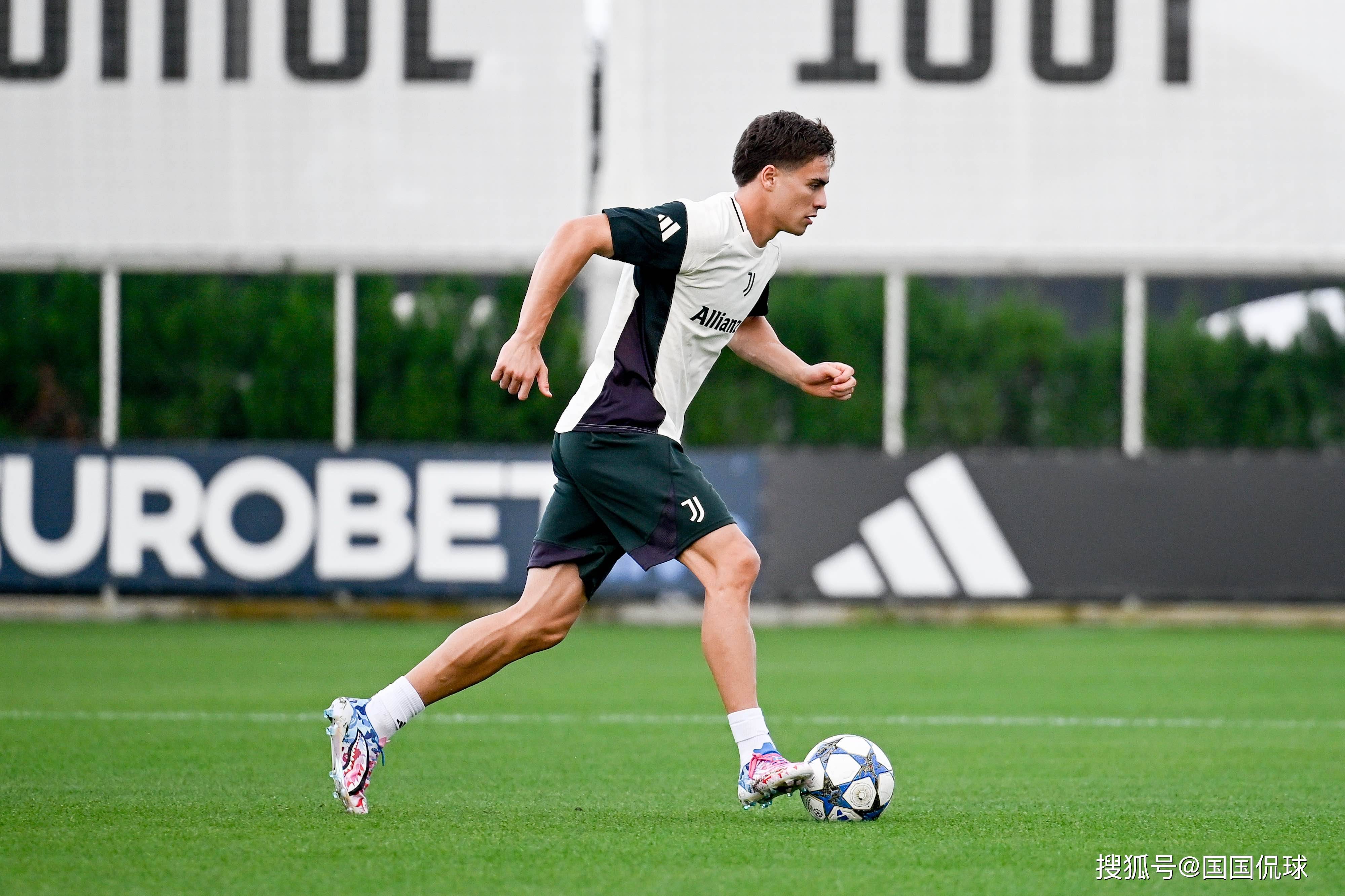 今晨多特蒙德调整名单以备意甲，豪取连胜环节打磨，更衣室稳定，轮换策略成焦点的简单介绍