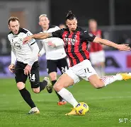 关于欧联赛程吃紧；AC米兰今晚状态回暖；底气十足；轮换策略成焦点的信息